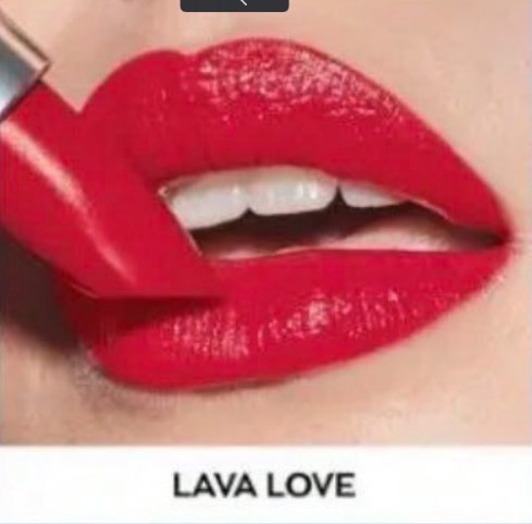 Зволожувальна кремова губна помада «Ультра»  Lava Love